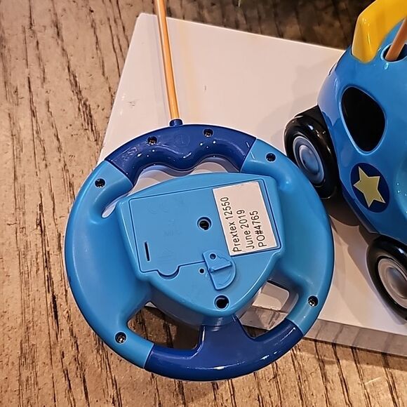 Police race car with remote and sounds - Picture 4 of 7